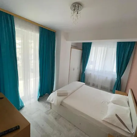 Ava * Mamaia